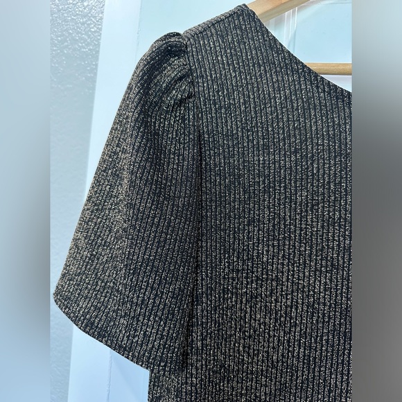 Black and Gold Scoop Shift Dress, NWT, size S - Picture 3 of 5